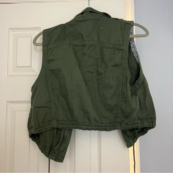 MOVING SALE! Aerie Vest - Picture 4 of 4